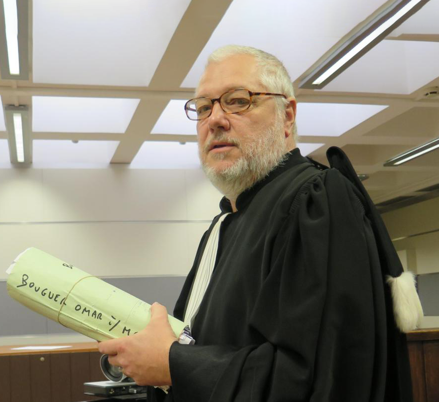 Maître Jean-Pierre Glinkowski dans son cabinet d'avocat